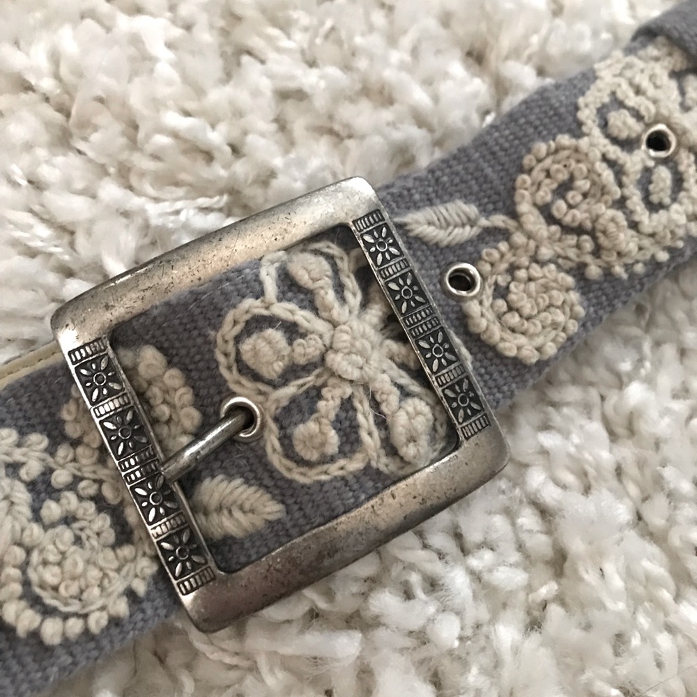 Alpaca Flower Peruvian hand-made embroidered 100% wool belt.